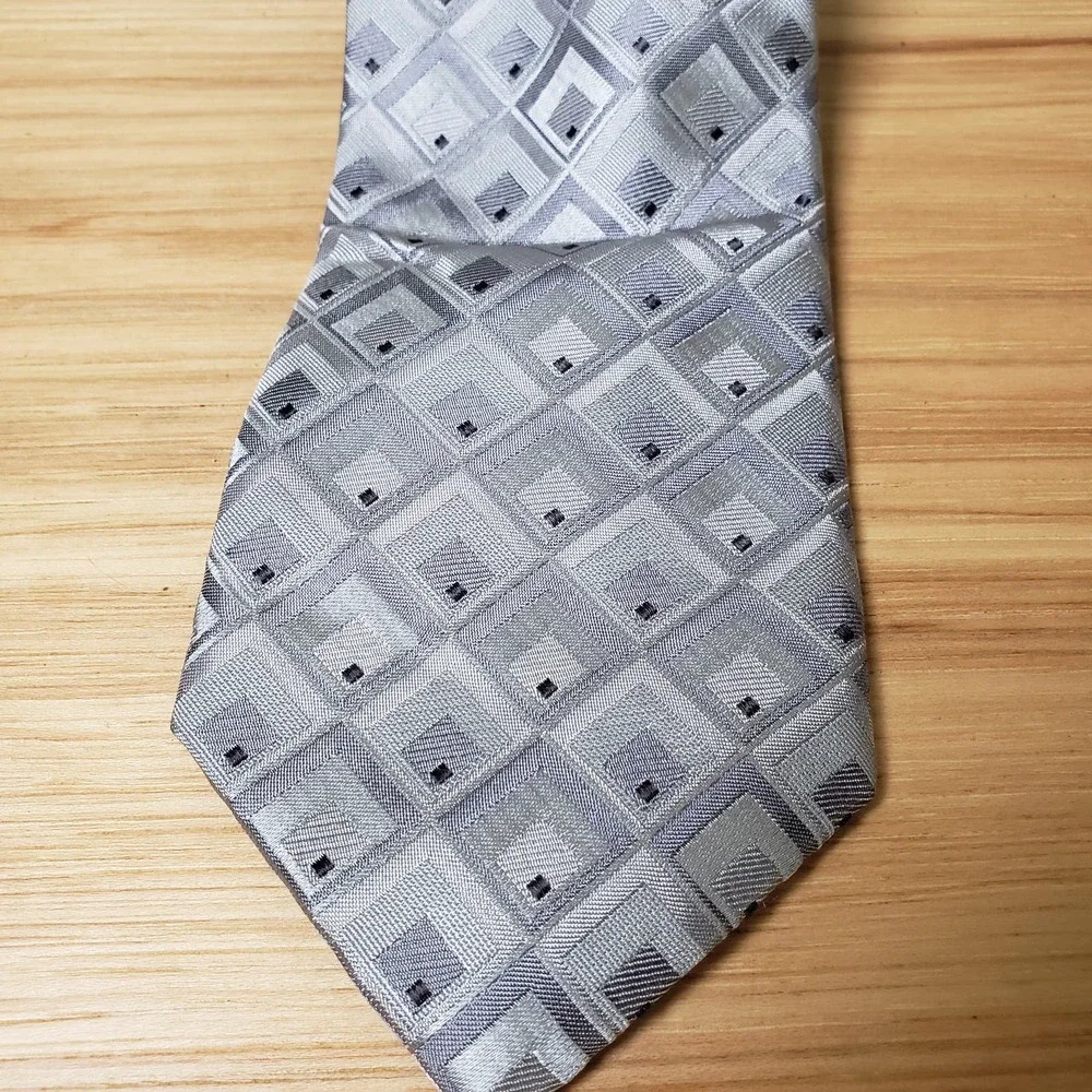 Michael Kors Men's 100%‎ Silk Neck Tie Gray Geometric Diamond Print Office